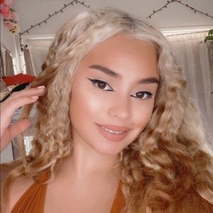 Meet your Posher, Desiree